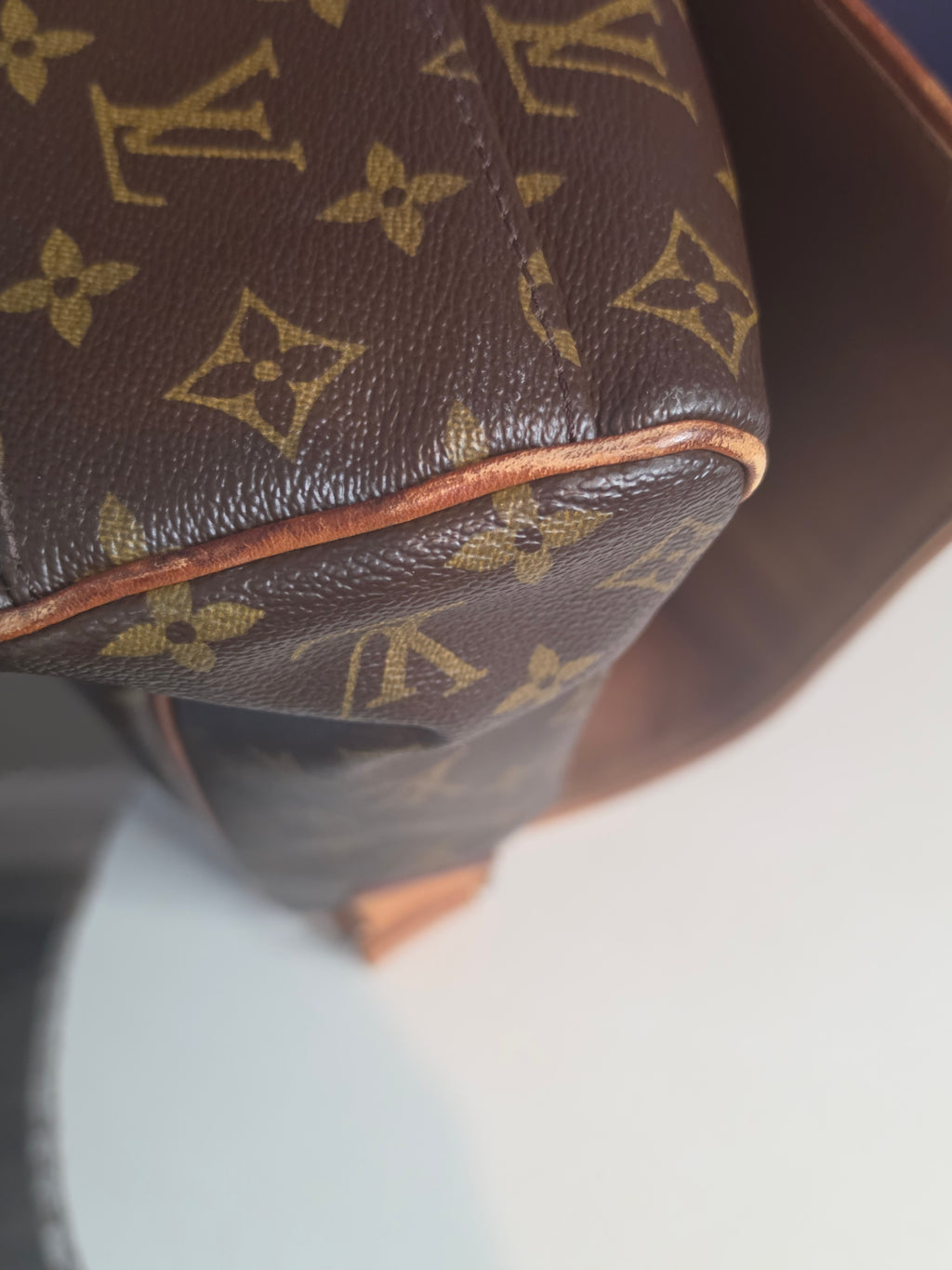 Louis Vuitton Messenger Bag