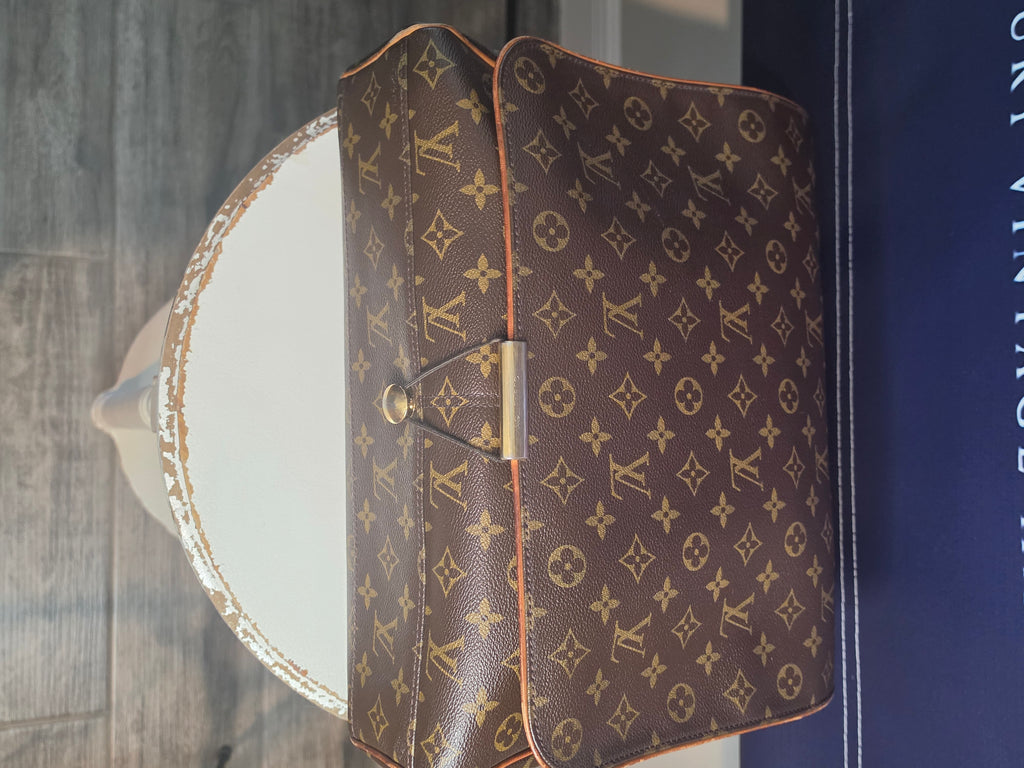 Louis Vuitton Messenger Bag